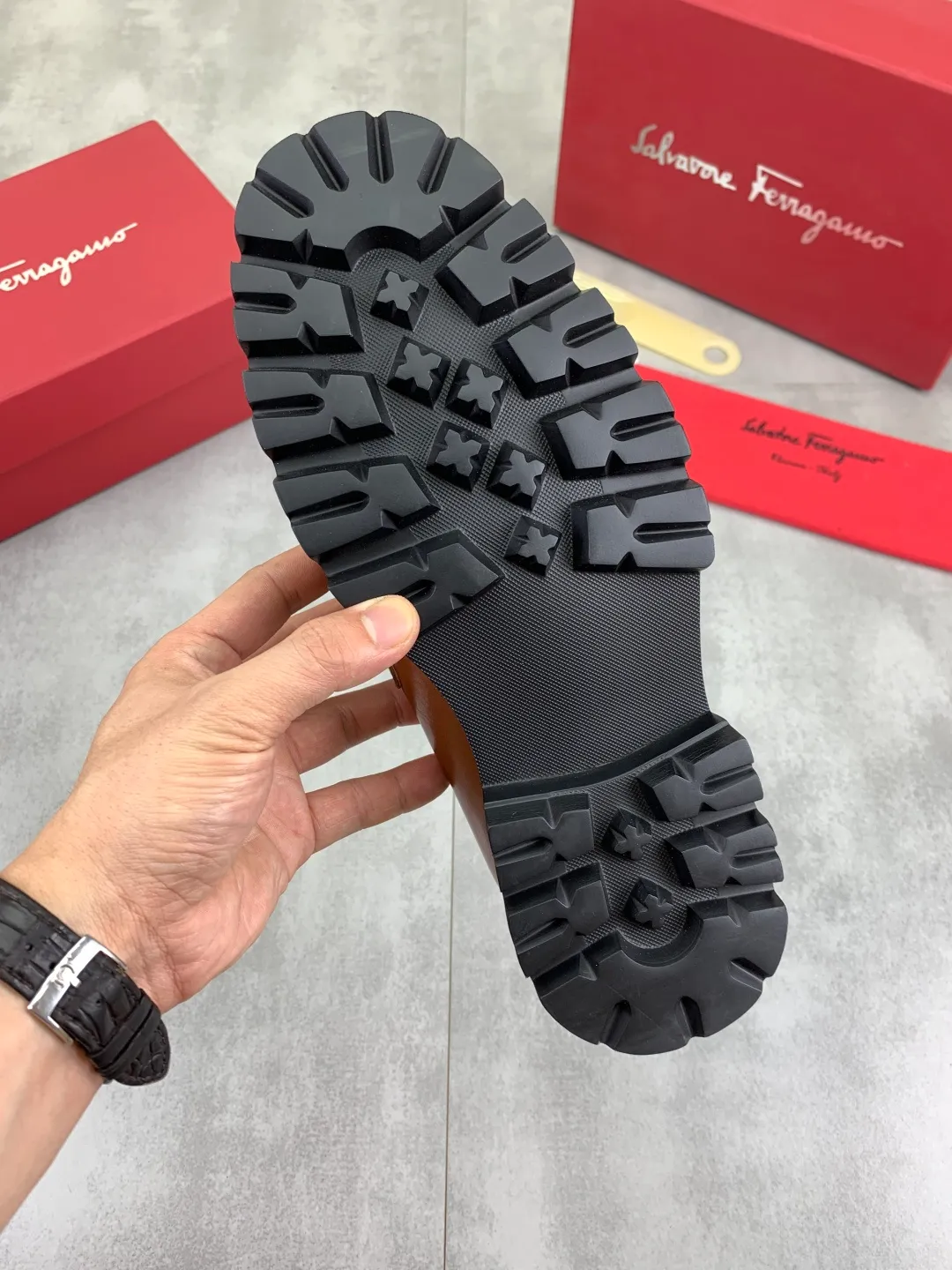 Men's Men's Shoes 💰P480💰[New Style] Water-dyed Niuli 🆘[Salvatore Ferragamo] Ferragamo's latest casual business leather shoes for men! Listed simultaneously! The fabric is made of specially imported original calfskin, and the interior is made of imported water-dyed cowhide. It is absolutely luxurious and leads the fashion trend. Matching code: 38-44 (45 and 46 can be customized) Multiple colors available